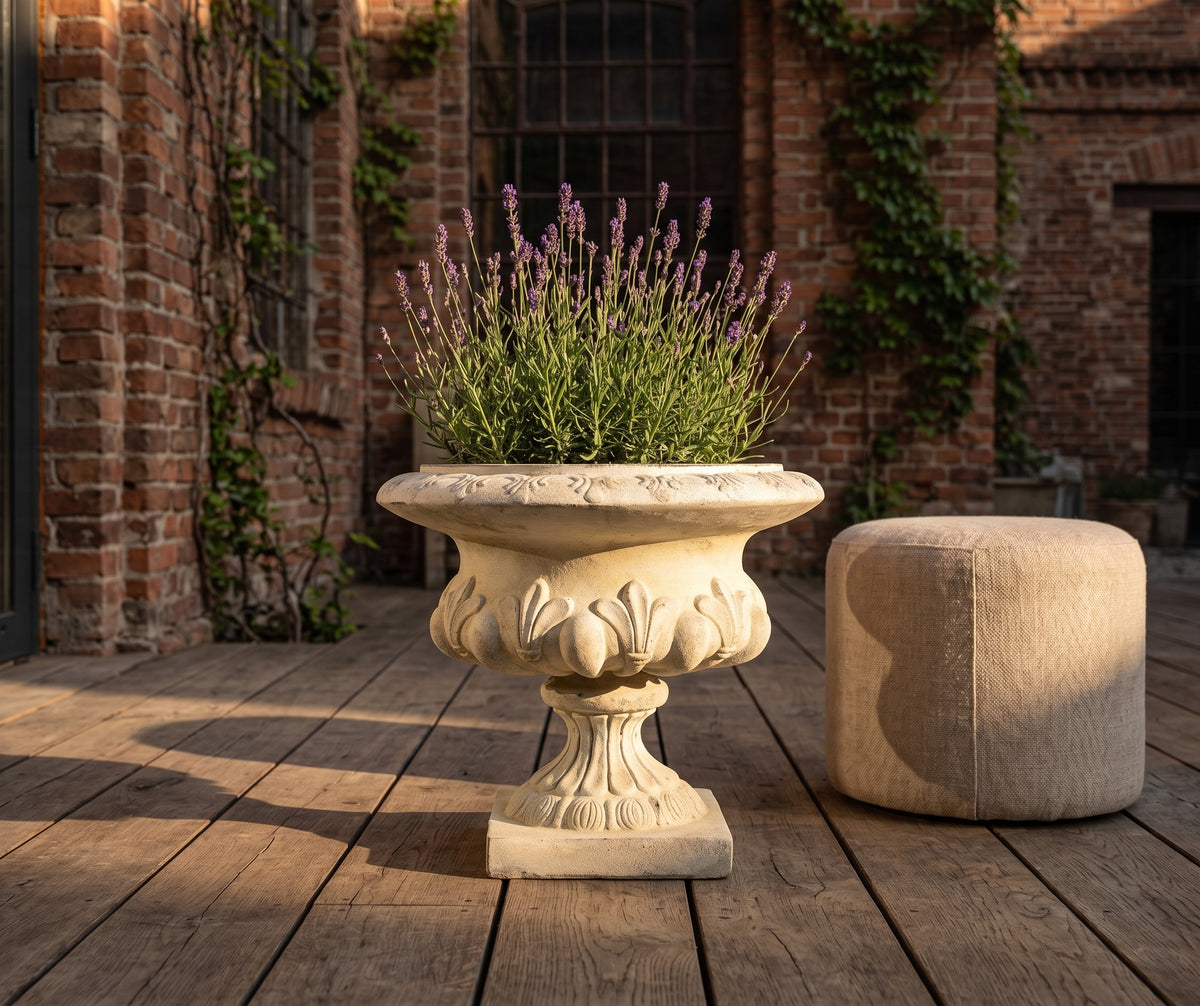 Puchar ogrodowy Barok Płaski 47 cm – glina, cement, włókno szklane